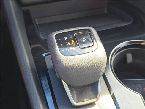 Used 2024 Nissan Rogue SV image 31