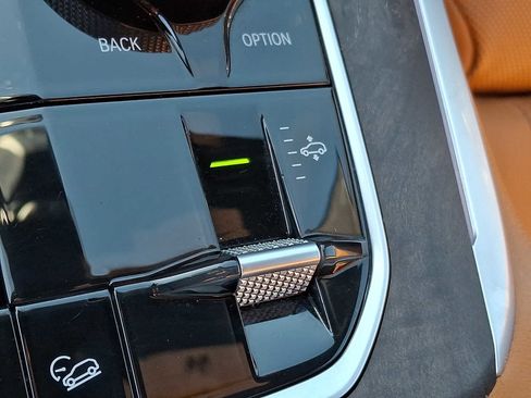 Used 2021 BMW X7 xDrive40i w/ M Sport Package AWD/4WD image 27