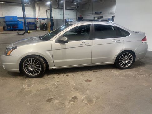 Used 2010 Ford Focus SES image 8