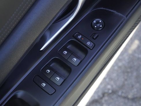 Used 2025 Hyundai Elantra SEL FWD image 9