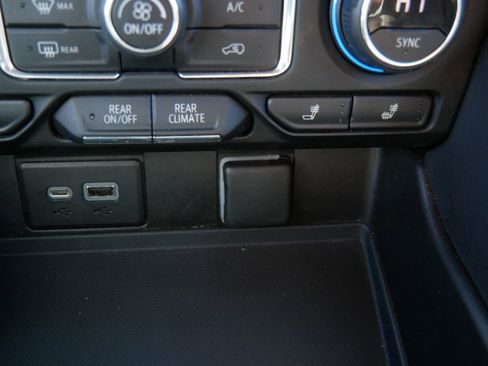 Used 2021 Chevrolet Suburban RST w/ Luxury Package image 24