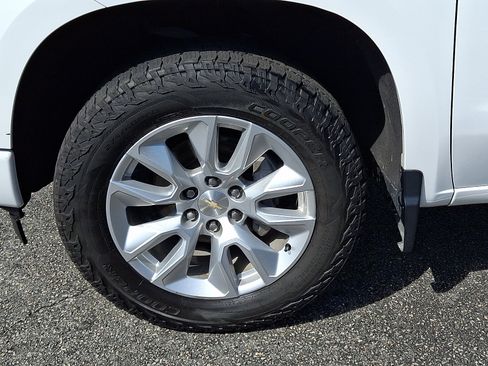 Certified 2022 Chevrolet Silverado 1500 Custom w/ LPO, Dark Essentials Package AWD/4WD image 9