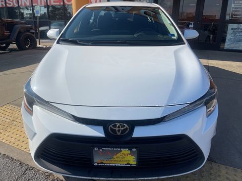 Used 2024 Toyota Corolla LE image 9