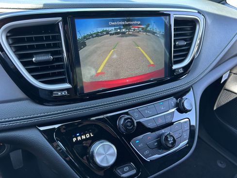 New 2026 Chrysler Pacifica Select w/ S Appearance Package FWD image 21