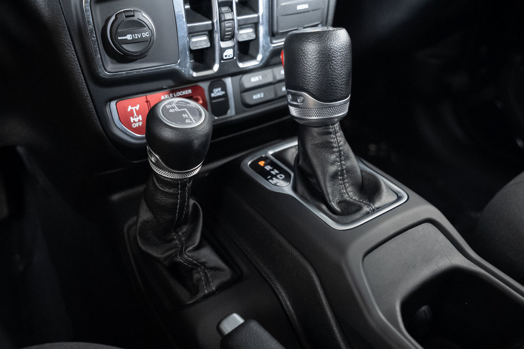 Used 2024 Jeep Wrangler Unlimited Sport AWD/4WD image 35