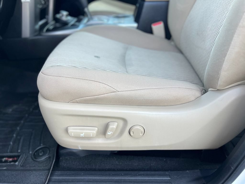 Used 2014 Toyota 4Runner SR5 AWD/4WD image 18