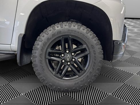 Used 2020 Chevrolet Silverado 1500 Custom Trail Boss w/ Custom Convenience Package image 10