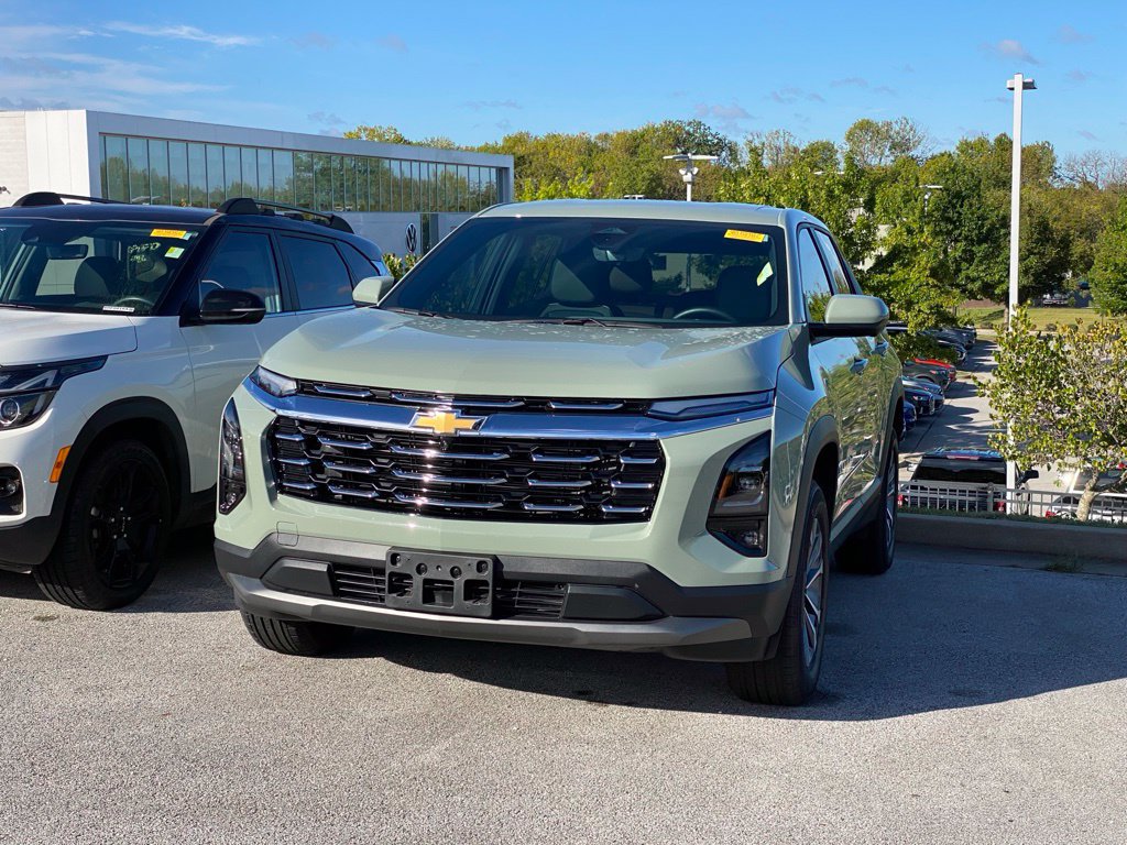 Used 2026 Chevrolet Equinox LT w/ Convenience Package II AWD/4WD image 3