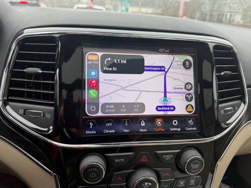 Used 2020 Jeep Grand Cherokee Limited w/ Luxury Group II image 11