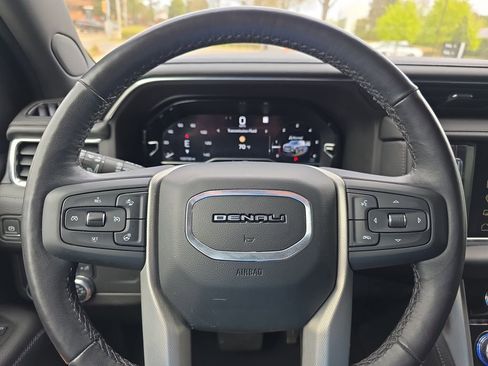 Used 2022 GMC Yukon XL Denali AWD/4WD image 18