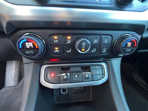 Certified 2023 GMC Acadia SLE w/ Driver Convenience Package image 4