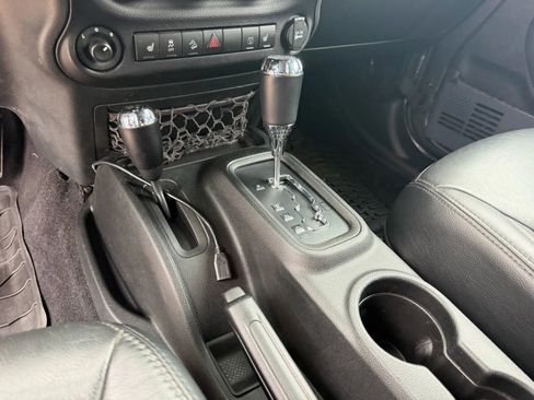 Used 2017 Jeep Wrangler Unlimited Sahara image 65