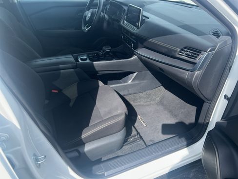 Used 2024 Nissan Rogue S image 19