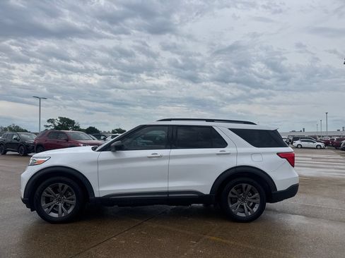Used 2021 Ford Explorer XLT w/ Equipment Group 202A RWD image 13