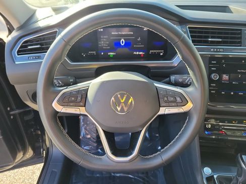 Used 2022 Volkswagen Tiguan SE image 28