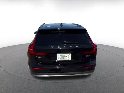 Used 2025 Volvo V60 B5 Cross Country Plus image 12