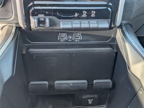 Used 2025 RAM 1500 Big Horn AWD/4WD image 27