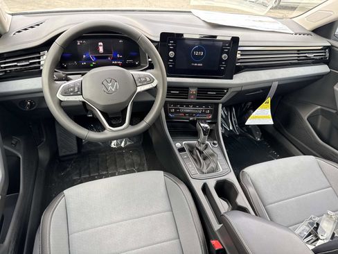 New 2026 Volkswagen Jetta SE image 8