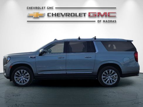 Used 2024 GMC Yukon XL Denali w/ Denali Reserve Package image 6