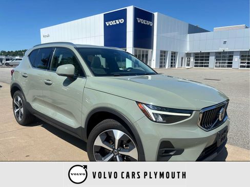 Used 2023 Volvo XC40 B5 Plus w/ Protection Package Premier AWD/4WD image 1