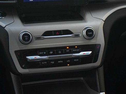 Used 2023 Ford Explorer XLT w/ Equipment Group 202A RWD image 20