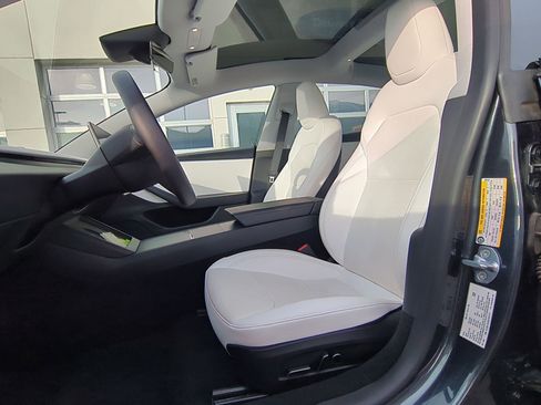 Used 2025 Tesla Model 3 Long Range image 26