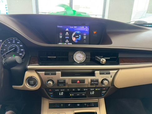 Used 2017 Lexus ES 350 w/ Luxury Package FWD image 69