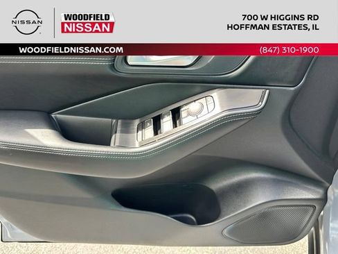 Used 2024 Nissan Rogue SL AWD/4WD image 19