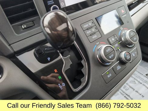 Used 2018 Toyota Sienna XLE Premium image 27