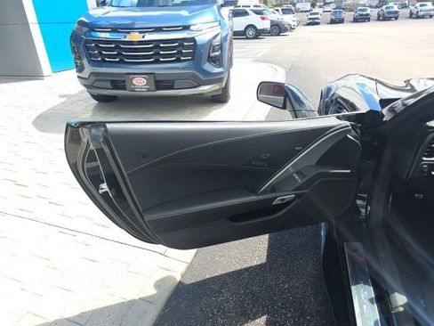 Used 2015 Chevrolet Corvette Z06 w/ 3LZ Preferred Equipment Group image 13