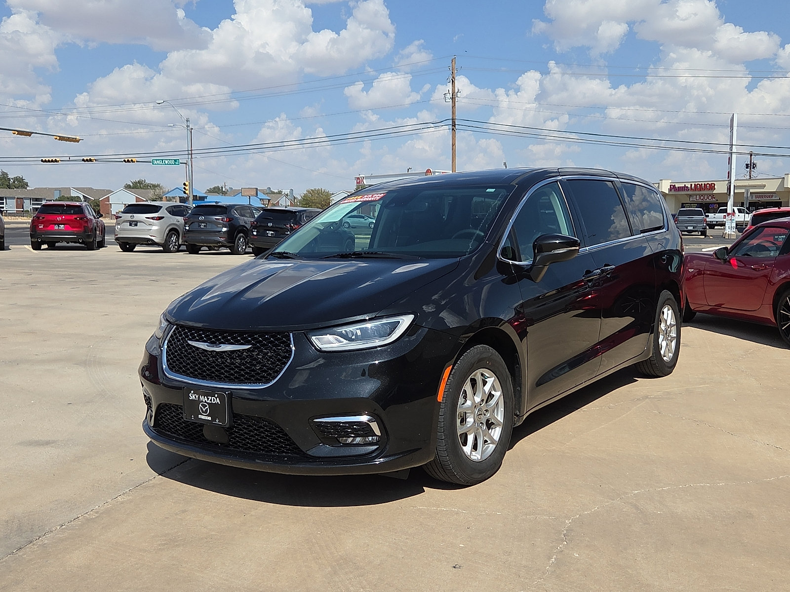 Used 2023 Chrysler Pacifica Touring-L FWD image 2