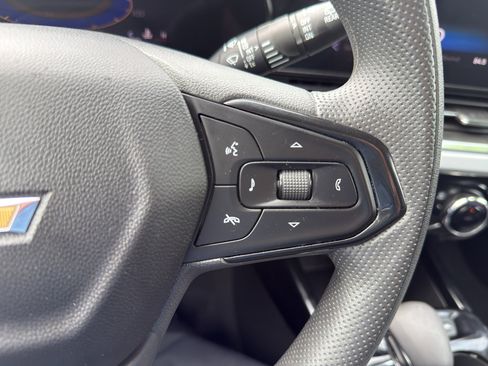 Used 2025 Chevrolet Trax LT FWD image 19