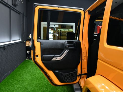 Used 2012 Jeep Wrangler Unlimited Rubicon w/ Max Tow Pkg image 25