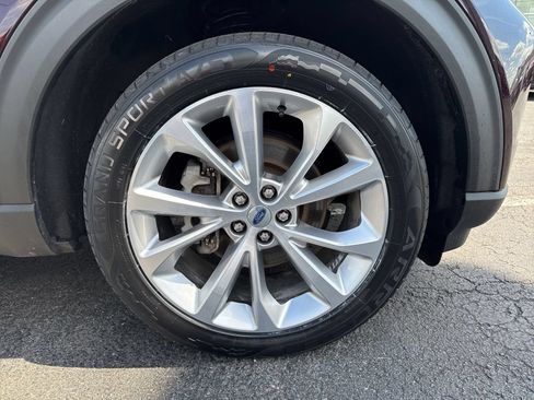 Used 2022 Ford Explorer Platinum w/ Equipment Group 601A AWD/4WD image 58