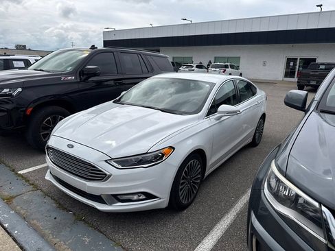 Used 2017 Ford Fusion SE w/ Fusion SE Technology Package AWD/4WD image 5