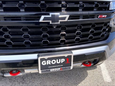 Used 2023 Chevrolet Suburban Z71 w/ Luxury Package image 29