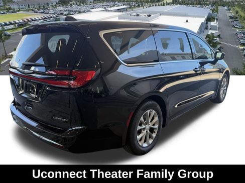 New 2026 Chrysler Pacifica Limited FWD image 4