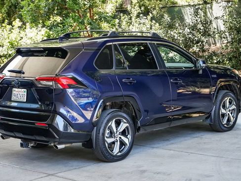 Used 2023 Toyota RAV4 SE w/ Weather & Moonroof Package AWD/4WD image 6