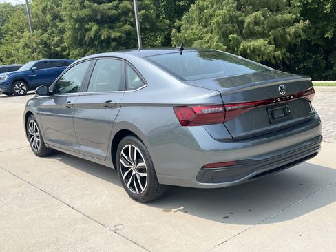 Certified 2025 Volkswagen Jetta SE w/ Sunroof Package FWD image 7