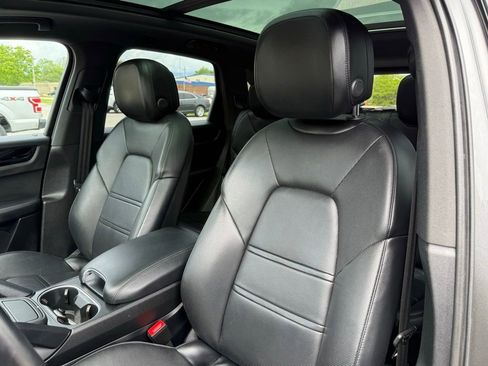 Used 2021 Porsche Cayenne image 11