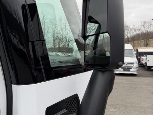 Used 2025 Chevrolet Brightdrop 600 image 28