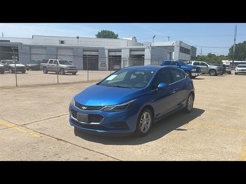 Used 2017 Chevrolet Cruze LT w/ LT True North Edition FWD image 2