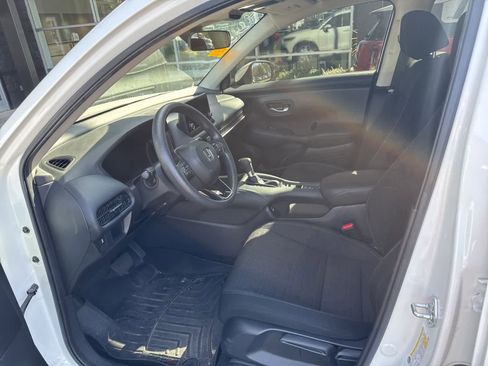 Used 2023 Honda HR-V LX image 3