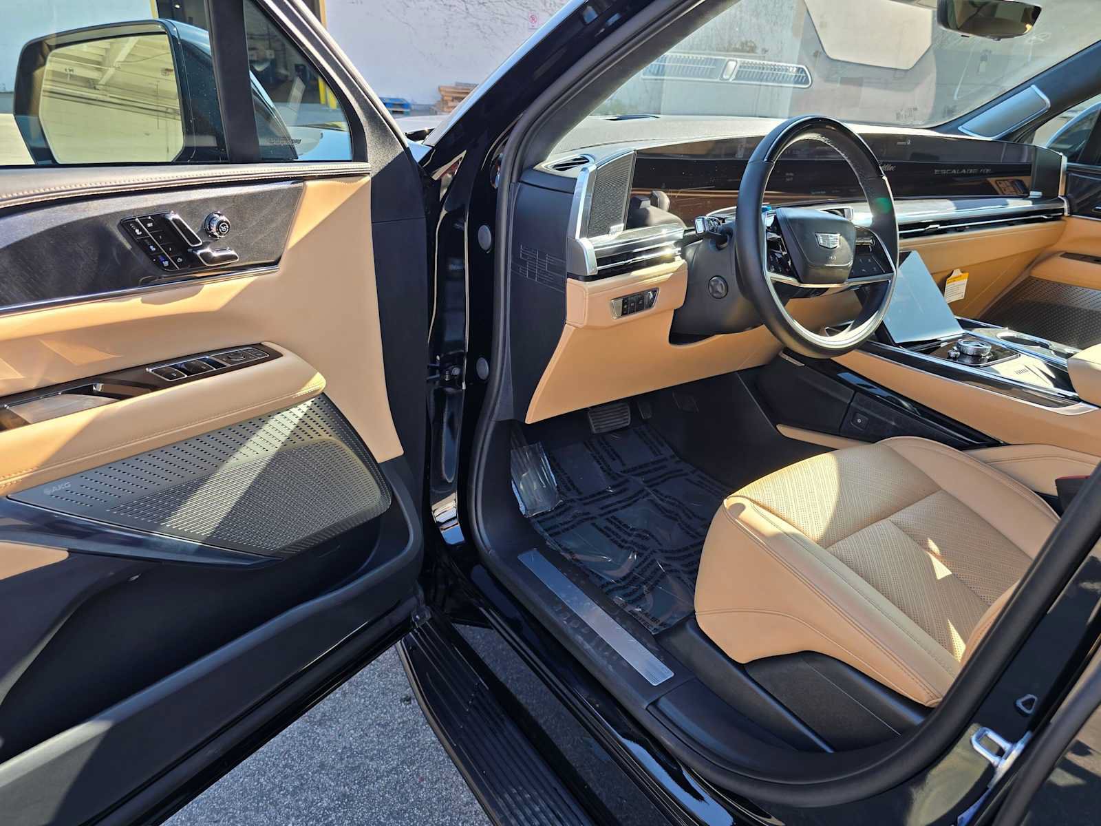 New 2026 Cadillac Escalade IQL Sport 2 w/ LPO, ONYX Package AWD/4WD image 21