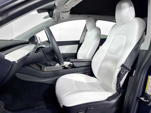 Used 2022 Tesla Model Y Long Range image 24