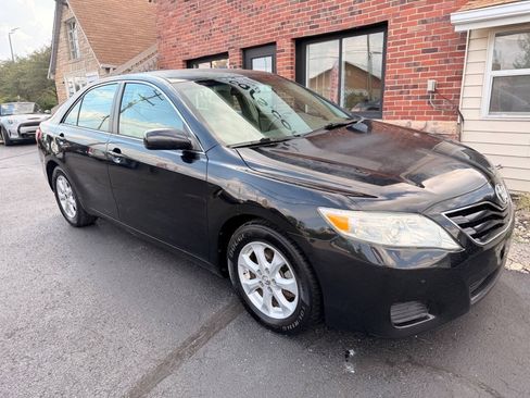 Used 2011 Toyota Camry LE w/ LE Extra-Value Pkg FWD image 2