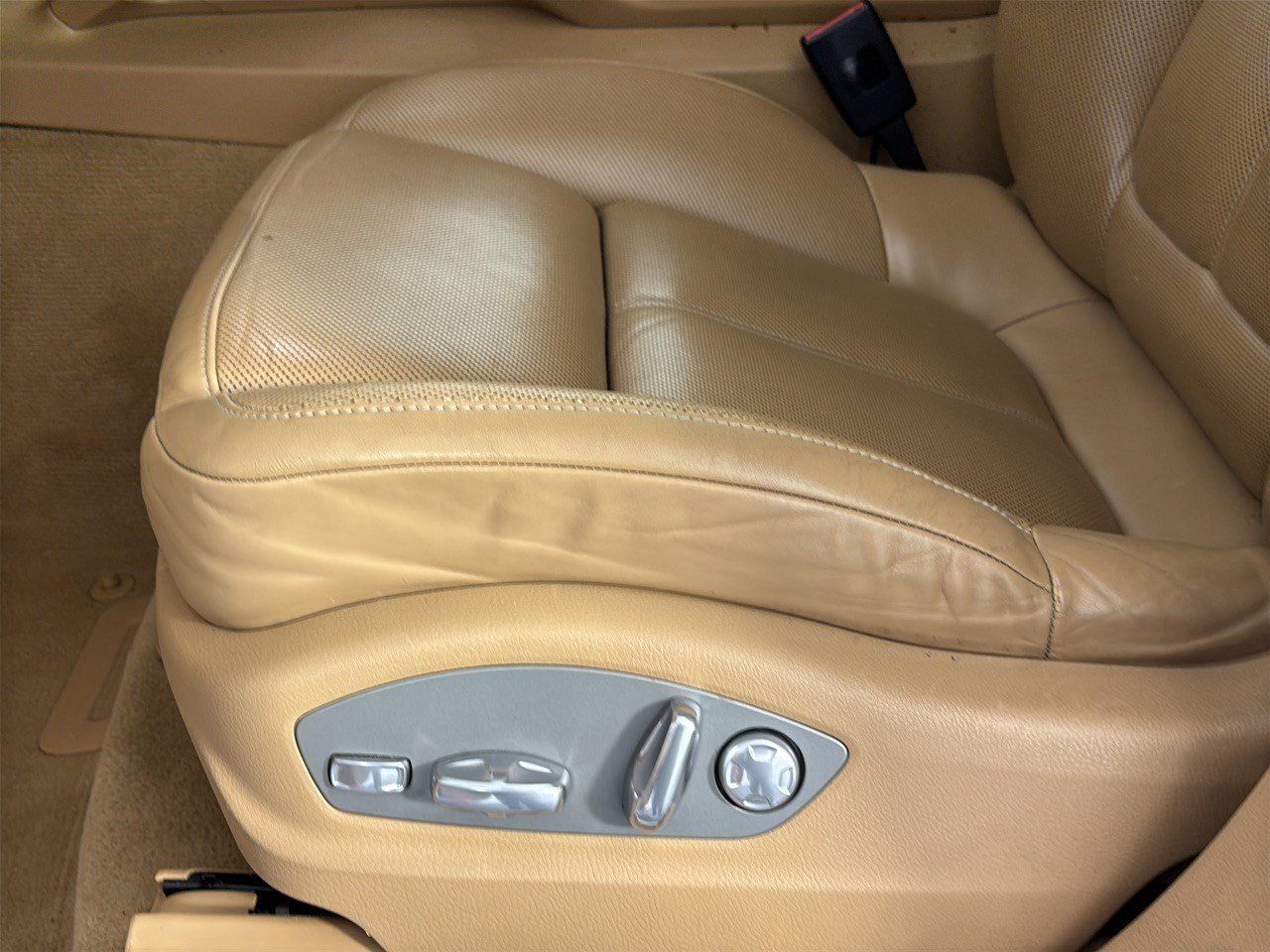 Used 2014 Porsche Cayenne Platinum Edition AWD/4WD image 16