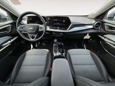 Used 2025 Chevrolet Trax LT w/ Driver Confidence Package FWD image 11