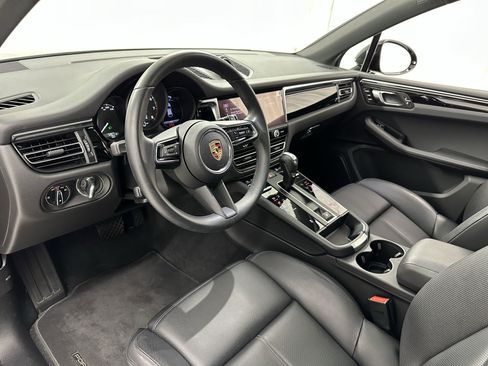 Certified 2025 Porsche Macan image 26