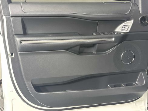 Used 2023 Ford Expedition XLT image 9
